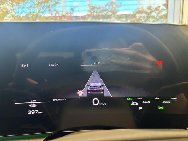 Ｑ６ ｅ－トロン クワトロ　アドバンスド　Ｓラインパッケージ　テクノロジーＰＫＧ　ＳｌｉｎｅＰＫＧ　ファンクションＰＫＧ　ＯＰ２０ＡＷ　Ｂａｎｇ＆Ｏｌｕｆｓｅｎ　レザー＆シートヒーター　ＭＭＩ　ｅｘｐｅｒｉｅｎｃｅ　ｐｒｏ　Ｗエアコン　パワーシート　認定中古車（13枚目）