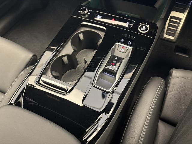 Ｑ６ ｅ－トロン クワトロ　アドバンスド　Ｓラインパッケージ　テクノロジーＰＫＧ　ＳｌｉｎｅＰＫＧ　ファンクションＰＫＧ　ＯＰ２０ＡＷ　Ｂａｎｇ＆Ｏｌｕｆｓｅｎ　レザー＆シートヒーター　ＭＭＩ　ｅｘｐｅｒｉｅｎｃｅ　ｐｒｏ　Ｗエアコン　パワーシート　認定中古車（21枚目）