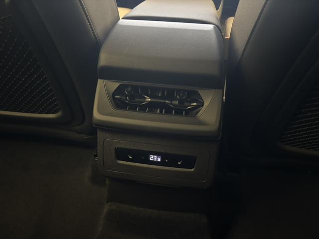 Ｑ６ ｅ－トロン クワトロ　アドバンスド　Ｓラインパッケージ　テクノロジーＰＫＧ　ＳｌｉｎｅＰＫＧ　ファンクションＰＫＧ　ＯＰ２０ＡＷ　Ｂａｎｇ＆Ｏｌｕｆｓｅｎ　レザー＆シートヒーター　ＭＭＩ　ｅｘｐｅｒｉｅｎｃｅ　ｐｒｏ　Ｗエアコン　パワーシート　認定中古車（30枚目）