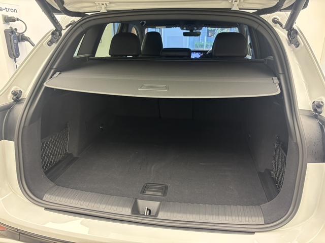 Ｑ６ ｅ－トロン クワトロ　アドバンスド　Ｓラインパッケージ　テクノロジーＰＫＧ　ＳｌｉｎｅＰＫＧ　ファンクションＰＫＧ　ＯＰ２０ＡＷ　Ｂａｎｇ＆Ｏｌｕｆｓｅｎ　レザー＆シートヒーター　ＭＭＩ　ｅｘｐｅｒｉｅｎｃｅ　ｐｒｏ　Ｗエアコン　パワーシート　認定中古車（31枚目）