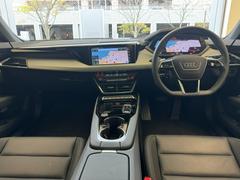 全国最大級の在庫がございます！Ａｕｄｉ正規ディーラー、Ａｕｄｉりんくう（大阪）の認定中古車をご検討頂き、誠にありがとうございます。お客様にピッタリなお車を弊社スタッフがご案内させて頂きます。 3