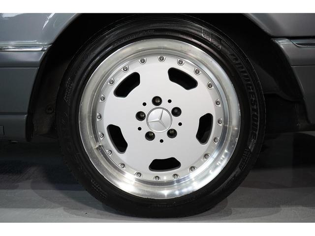 Ｓクラス ５６０ＳＥＣ　ＲＥＭＵＳ２本出しマフラー　サンルーフ　黒本革シート　左ハンドル　社外１７インチＡＷ　シートヒーター　パワーシート（46枚目）