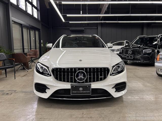Eクラスステーションワゴン E220d ステーションワゴンローレウスエディション 1オーナー ブラウンレザー パノラマルーフ エクスクルーシブPKG 新品パナメリカーナグリル ブルメスターサウンド エアバランスPKG AMG19インチAW シートヒーター パワートランク(8枚目)