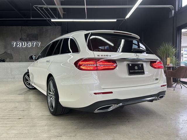 Eクラスステーションワゴン E220d ステーションワゴンローレウスエディション 1オーナー ブラウンレザー パノラマルーフ エクスクルーシブPKG 新品パナメリカーナグリル ブルメスターサウンド エアバランスPKG AMG19インチAW シートヒーター パワートランク(13枚目)