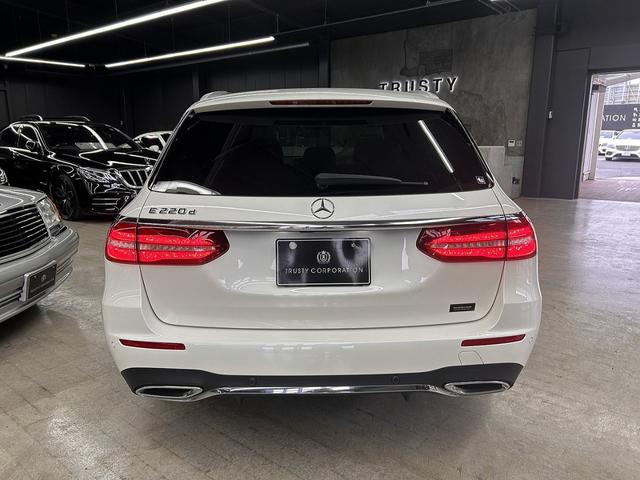 Eクラスステーションワゴン E220d ステーションワゴンローレウスエディション 1オーナー ブラウンレザー パノラマルーフ エクスクルーシブPKG 新品パナメリカーナグリル ブルメスターサウンド エアバランスPKG AMG19インチAW シートヒーター パワートランク(14枚目)