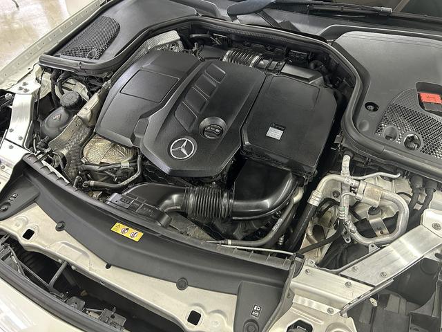 Eクラスステーションワゴン E220d ステーションワゴンローレウスエディション 1オーナー ブラウンレザー パノラマルーフ エクスクルーシブPKG 新品パナメリカーナグリル ブルメスターサウンド エアバランスPKG AMG19インチAW シートヒーター パワートランク(25枚目)