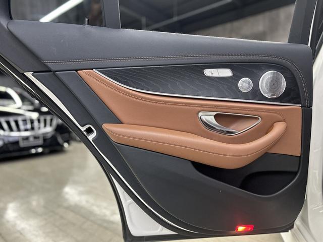 Eクラスステーションワゴン E220d ステーションワゴンローレウスエディション 1オーナー ブラウンレザー パノラマルーフ エクスクルーシブPKG 新品パナメリカーナグリル ブルメスターサウンド エアバランスPKG AMG19インチAW シートヒーター パワートランク(32枚目)