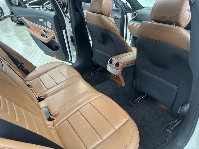 Eクラスステーションワゴン E220d ステーションワゴンローレウスエディション 1オーナー ブラウンレザー パノラマルーフ エクスクルーシブPKG 新品パナメリカーナグリル ブルメスターサウンド エアバランスPKG AMG19インチAW シートヒーター パワートランク(45枚目)