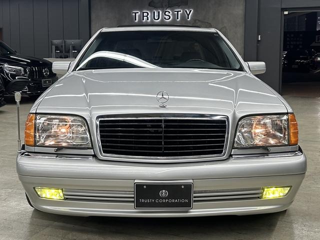 Sクラス S500L ロリンザーエアロ 18インチAW サンルーフ 黒革 スモークテール 社外ステアリング (純正テールレンズ ホイールステアリングあり) アルパインナビ 左ハンドル シートヒーター(9枚目)
