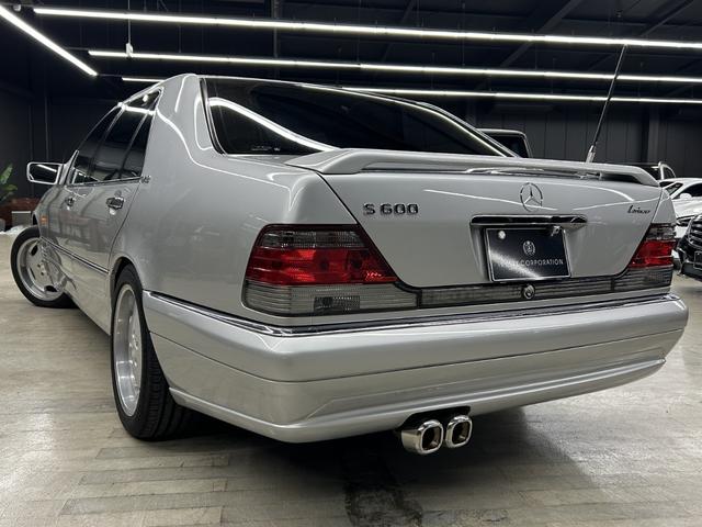 Sクラス S500L ロリンザーエアロ 18インチAW サンルーフ 黒革 スモークテール 社外ステアリング (純正テールレンズ ホイールステアリングあり) アルパインナビ 左ハンドル シートヒーター(14枚目)