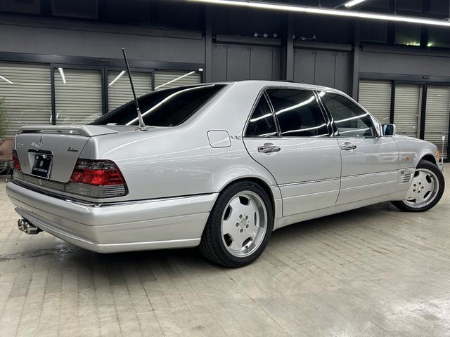 Sクラス S500L ロリンザーエアロ 18インチAW サンルーフ 黒革 スモークテール 社外ステアリング (純正テールレンズ ホイールステアリングあり) アルパインナビ 左ハンドル シートヒーター(17枚目)