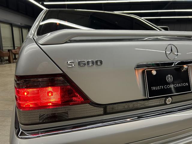 Sクラス S500L ロリンザーエアロ 18インチAW サンルーフ 黒革 スモークテール 社外ステアリング (純正テールレンズ ホイールステアリングあり) アルパインナビ 左ハンドル シートヒーター(29枚目)