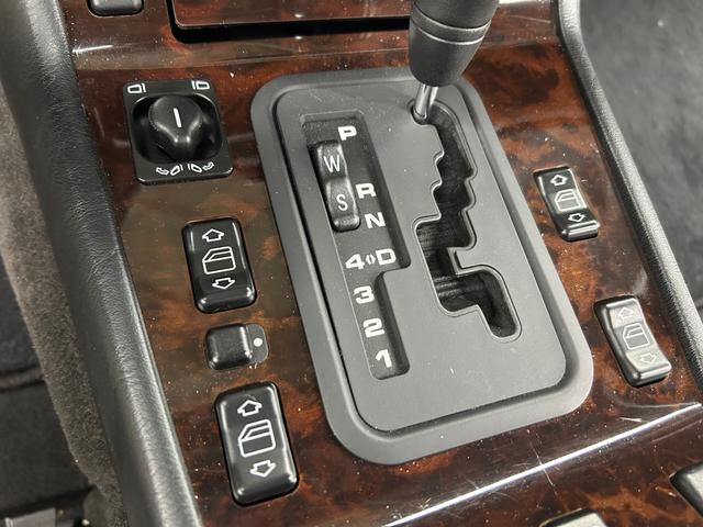 Sクラス S500L ロリンザーエアロ 18インチAW サンルーフ 黒革 スモークテール 社外ステアリング (純正テールレンズ ホイールステアリングあり) アルパインナビ 左ハンドル シートヒーター(41枚目)
