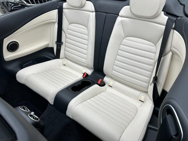 Cクラス C180カブリオレスポーツ ホワイトレザー 青幌 43仕様 S.D.Fマフラー レザーエクスクルーシブPKG レッドキャリパー ディクセル低ダストパッド パナメリカーナグリル トランクスポイラー カーボン調ミラーカバー(21枚目)