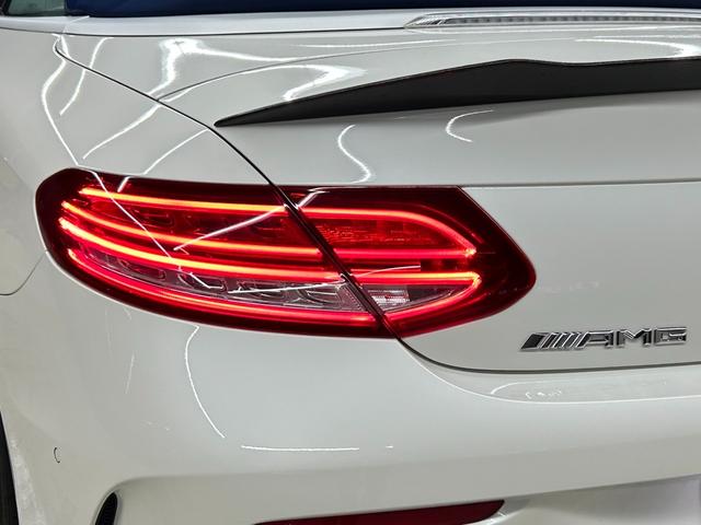 Cクラス C180カブリオレスポーツ ホワイトレザー 青幌 43仕様 S.D.Fマフラー レザーエクスクルーシブPKG レッドキャリパー ディクセル低ダストパッド パナメリカーナグリル トランクスポイラー カーボン調ミラーカバー(24枚目)