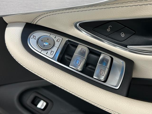 Cクラス C180カブリオレスポーツ ホワイトレザー 青幌 43仕様 S.D.Fマフラー レザーエクスクルーシブPKG レッドキャリパー ディクセル低ダストパッド パナメリカーナグリル トランクスポイラー カーボン調ミラーカバー(34枚目)