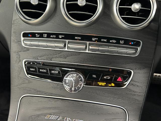 Cクラス C180カブリオレスポーツ ホワイトレザー 青幌 43仕様 S.D.Fマフラー レザーエクスクルーシブPKG レッドキャリパー ディクセル低ダストパッド パナメリカーナグリル トランクスポイラー カーボン調ミラーカバー(37枚目)