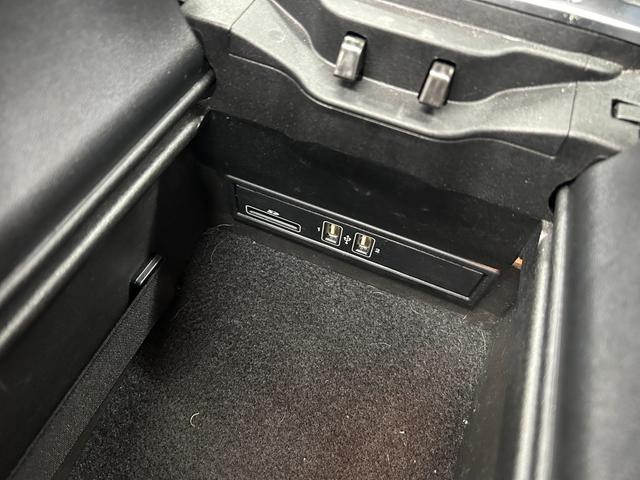 Cクラス C180カブリオレスポーツ ホワイトレザー 青幌 43仕様 S.D.Fマフラー レザーエクスクルーシブPKG レッドキャリパー ディクセル低ダストパッド パナメリカーナグリル トランクスポイラー カーボン調ミラーカバー(41枚目)