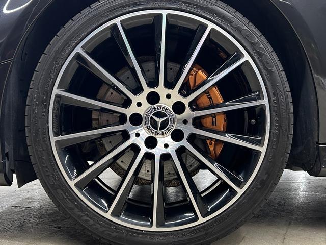 Cクラス C180クーペ スポーツ レザーエクスクルーシブPKG パノラミックスライディングルーフ 後期型 ワンオフマフラー 63仕様ディフューザーカッター キャリパー塗装 パナメリカーナグリル エアバランスパッケージ 純正マフラーあり(6枚目)