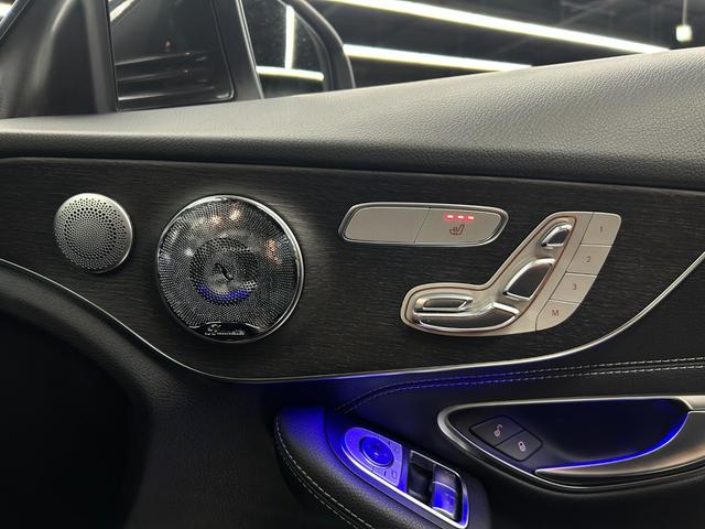 Cクラス C180クーペ スポーツ レザーエクスクルーシブPKG パノラミックスライディングルーフ 後期型 ワンオフマフラー 63仕様ディフューザーカッター キャリパー塗装 パナメリカーナグリル エアバランスパッケージ 純正マフラーあり(29枚目)