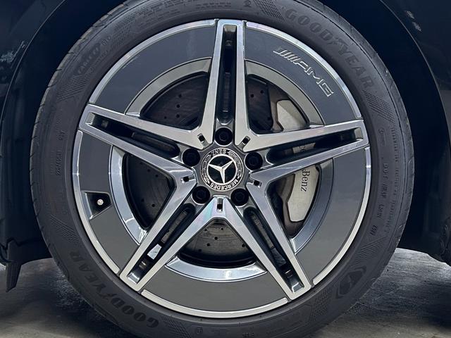 ■ＡＭＧ１８インチホイールを装着しております！■低ダストブレーキパッド等の追加カスタムもお気軽にご相談下さい！■