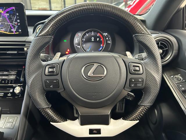 ＩＳ ＩＳ３００　ＦスポーツモードブラックＩＩＩ　１オーナー室内保管　ＴＲＤエアロ　ＴＲＤスポーツマフラー　ボンネット　ルーフメーカーＯＰカラー　サンルーフ　寒冷地仕様　ＲＥＡＬカーボンステアリング（純正あり）　オレンジキャリパー　パノラミックビュー（5枚目）