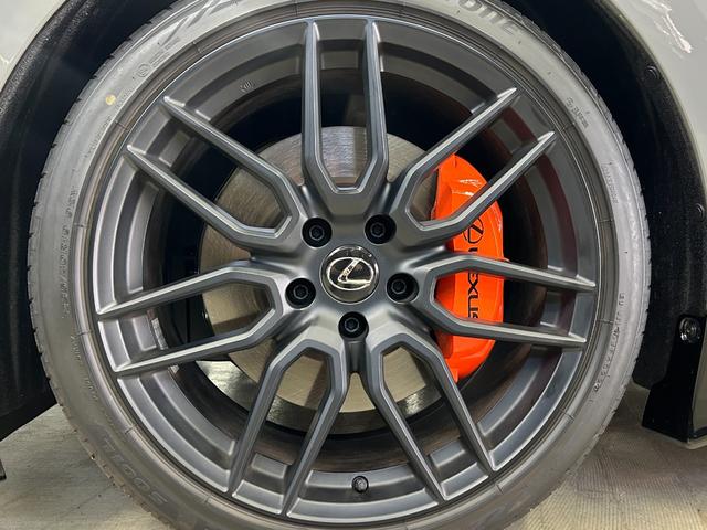 ＩＳ ＩＳ３００　ＦスポーツモードブラックＩＩＩ　１オーナー室内保管　ＴＲＤエアロ　ＴＲＤスポーツマフラー　ボンネット　ルーフメーカーＯＰカラー　サンルーフ　寒冷地仕様　ＲＥＡＬカーボンステアリング（純正あり）　オレンジキャリパー　パノラミックビュー（6枚目）