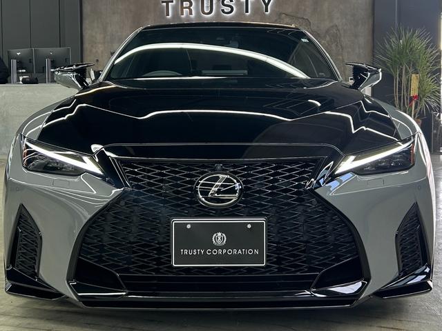ＩＳ ＩＳ３００　ＦスポーツモードブラックＩＩＩ　１オーナー室内保管　ＴＲＤエアロ　ＴＲＤスポーツマフラー　ボンネット　ルーフメーカーＯＰカラー　サンルーフ　寒冷地仕様　ＲＥＡＬカーボンステアリング（純正あり）　オレンジキャリパー　パノラミックビュー（8枚目）