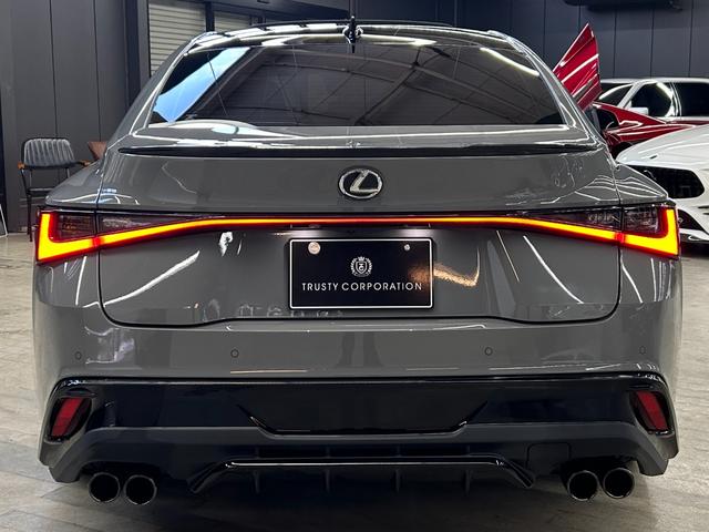 ＩＳ ＩＳ３００　ＦスポーツモードブラックＩＩＩ　１オーナー室内保管　ＴＲＤエアロ　ＴＲＤスポーツマフラー　ボンネット　ルーフメーカーＯＰカラー　サンルーフ　寒冷地仕様　ＲＥＡＬカーボンステアリング（純正あり）　オレンジキャリパー　パノラミックビュー（14枚目）