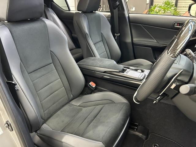 ＩＳ ＩＳ３００　ＦスポーツモードブラックＩＩＩ　１オーナー室内保管　ＴＲＤエアロ　ＴＲＤスポーツマフラー　ボンネット　ルーフメーカーＯＰカラー　サンルーフ　寒冷地仕様　ＲＥＡＬカーボンステアリング（純正あり）　オレンジキャリパー　パノラミックビュー（22枚目）