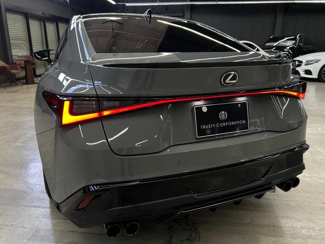 ＩＳ ＩＳ３００　ＦスポーツモードブラックＩＩＩ　１オーナー室内保管　ＴＲＤエアロ　ＴＲＤスポーツマフラー　ボンネット　ルーフメーカーＯＰカラー　サンルーフ　寒冷地仕様　ＲＥＡＬカーボンステアリング（純正あり）　オレンジキャリパー　パノラミックビュー（28枚目）