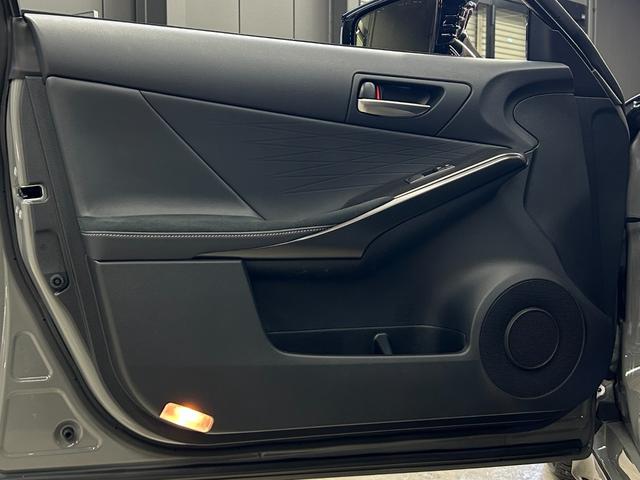 ＩＳ ＩＳ３００　ＦスポーツモードブラックＩＩＩ　１オーナー室内保管　ＴＲＤエアロ　ＴＲＤスポーツマフラー　ボンネット　ルーフメーカーＯＰカラー　サンルーフ　寒冷地仕様　ＲＥＡＬカーボンステアリング（純正あり）　オレンジキャリパー　パノラミックビュー（31枚目）