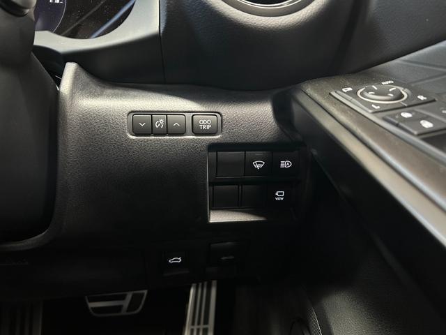 ＩＳ ＩＳ３００　ＦスポーツモードブラックＩＩＩ　１オーナー室内保管　ＴＲＤエアロ　ＴＲＤスポーツマフラー　ボンネット　ルーフメーカーＯＰカラー　サンルーフ　寒冷地仕様　ＲＥＡＬカーボンステアリング（純正あり）　オレンジキャリパー　パノラミックビュー（41枚目）