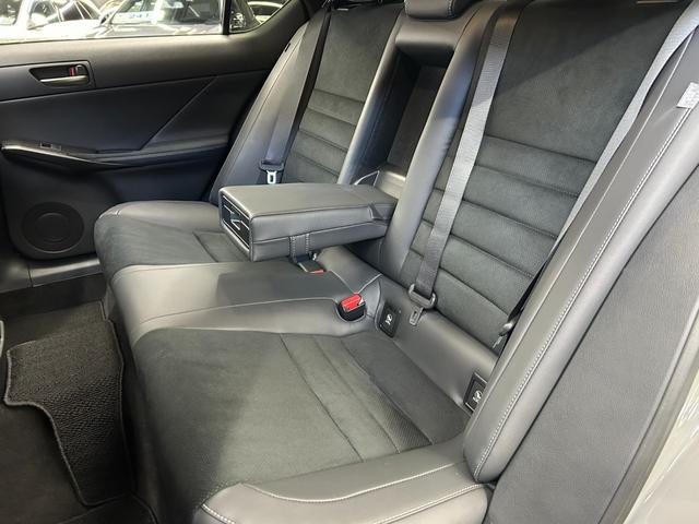 ＩＳ ＩＳ３００　ＦスポーツモードブラックＩＩＩ　１オーナー室内保管　ＴＲＤエアロ　ＴＲＤスポーツマフラー　ボンネット　ルーフメーカーＯＰカラー　サンルーフ　寒冷地仕様　ＲＥＡＬカーボンステアリング（純正あり）　オレンジキャリパー　パノラミックビュー（42枚目）