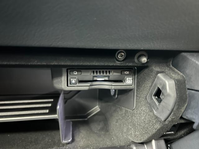 ＩＳ ＩＳ３００　ＦスポーツモードブラックＩＩＩ　１オーナー室内保管　ＴＲＤエアロ　ＴＲＤスポーツマフラー　ボンネット　ルーフメーカーＯＰカラー　サンルーフ　寒冷地仕様　ＲＥＡＬカーボンステアリング（純正あり）　オレンジキャリパー　パノラミックビュー（52枚目）