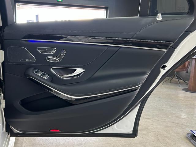 Ｓクラス Ｓ５６０ロング　ＡＭＧライン　後期型　ＡＭＧラインプラス　パノラマルーフ　黒本革シート　ＡＭＧラインプラス０インチＡＷ　ブルメスターサウンド　ヘッドアップディスプレイ　ベンチレーター　シートヒーター　パワーシート　パワートランク（31枚目）