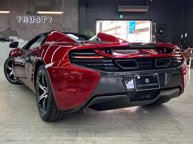 ６５０Ｓ スパイダー　車両リフトシステム　エリートペイント　カーボンエクステリアアップグレード　インテリアアップグレード　カーボンサイドインテーク　カーボンエンジンカバー　カーボンレースシート　アルカンタラステアリング（12枚目）