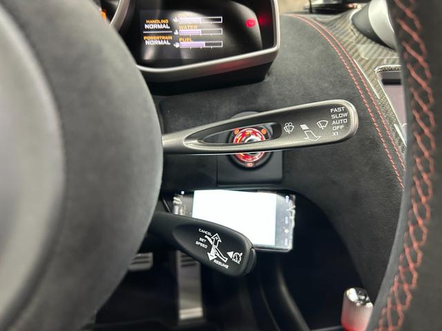 ６５０Ｓ スパイダー　車両リフトシステム　エリートペイント　カーボンエクステリアアップグレード　インテリアアップグレード　カーボンサイドインテーク　カーボンエンジンカバー　カーボンレースシート　アルカンタラステアリング（35枚目）