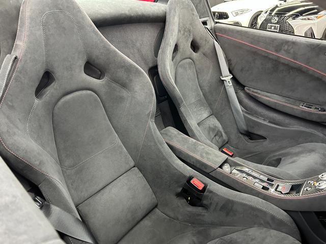 ６５０Ｓ スパイダー　車両リフトシステム　エリートペイント　カーボンエクステリアアップグレード　インテリアアップグレード　カーボンサイドインテーク　カーボンエンジンカバー　カーボンレースシート　アルカンタラステアリング（38枚目）