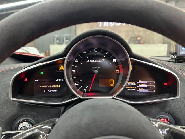 ６５０Ｓ スパイダー　車両リフトシステム　エリートペイント　カーボンエクステリアアップグレード　インテリアアップグレード　カーボンサイドインテーク　カーボンエンジンカバー　カーボンレースシート　アルカンタラステアリング（41枚目）