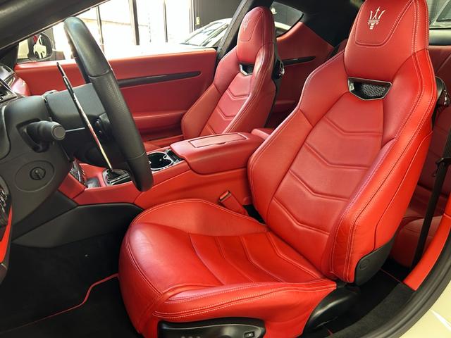 ■赤革シートが装着されており綺麗に保たれております！■