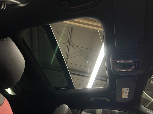 GLB GLB200d 4マチックAMGレザエクスクルシブP 新車保証 AMGライン AMGレザーエクスクルーシブパッケージ 赤×黒レザー パノラミックスライディングルーフ アドバンスドパッケージ GLB45仕様 パナメリカーナグリル 4本出しマフラーカッター(6枚目)