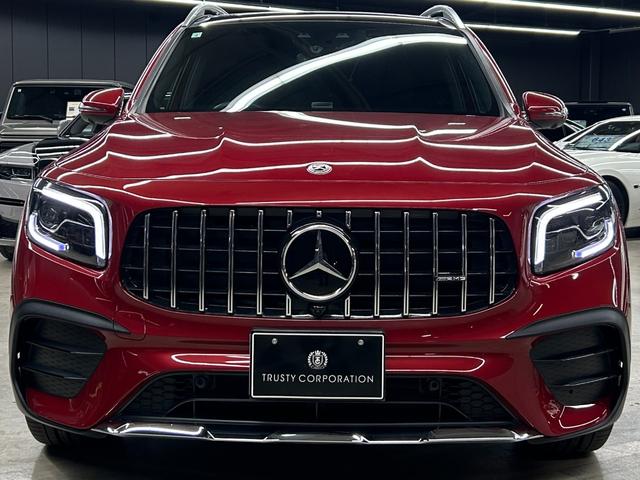 GLB GLB200d 4マチックAMGレザエクスクルシブP 新車保証 AMGライン AMGレザーエクスクルーシブパッケージ 赤×黒レザー パノラミックスライディングルーフ アドバンスドパッケージ GLB45仕様 パナメリカーナグリル 4本出しマフラーカッター(8枚目)