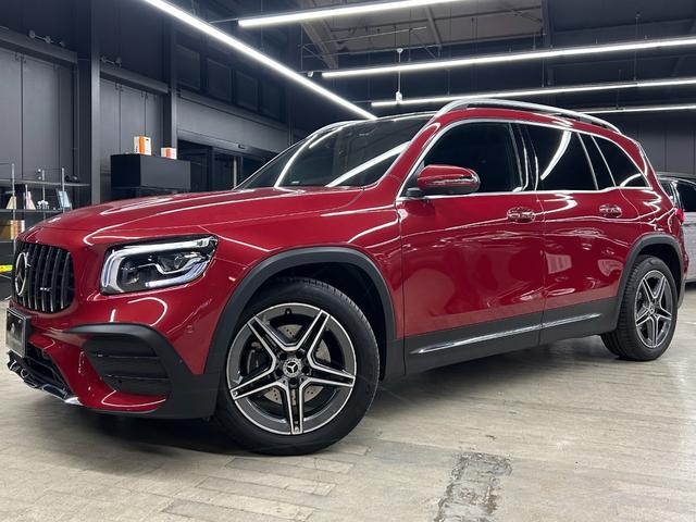GLB GLB200d 4マチックAMGレザエクスクルシブP 新車保証 AMGライン AMGレザーエクスクルーシブパッケージ 赤×黒レザー パノラミックスライディングルーフ アドバンスドパッケージ GLB45仕様 パナメリカーナグリル 4本出しマフラーカッター(10枚目)