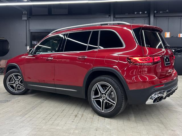 GLB GLB200d 4マチックAMGレザエクスクルシブP 新車保証 AMGライン AMGレザーエクスクルーシブパッケージ 赤×黒レザー パノラミックスライディングルーフ アドバンスドパッケージ GLB45仕様 パナメリカーナグリル 4本出しマフラーカッター(12枚目)