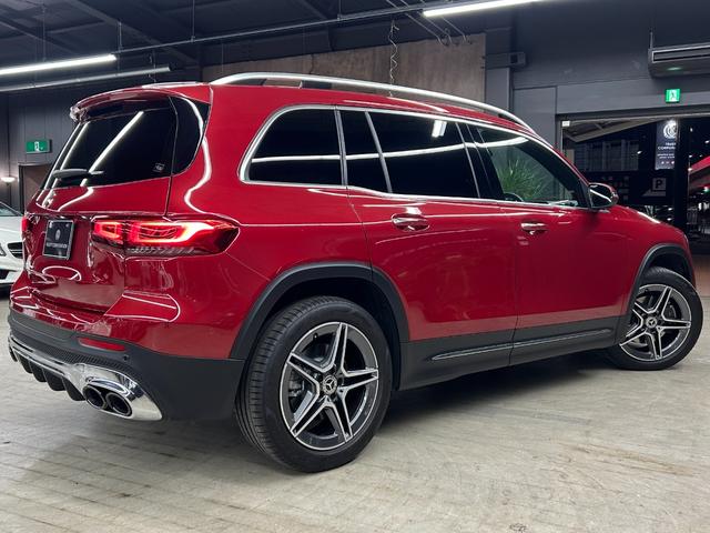 GLB GLB200d 4マチックAMGレザエクスクルシブP 新車保証 AMGライン AMGレザーエクスクルーシブパッケージ 赤×黒レザー パノラミックスライディングルーフ アドバンスドパッケージ GLB45仕様 パナメリカーナグリル 4本出しマフラーカッター(15枚目)