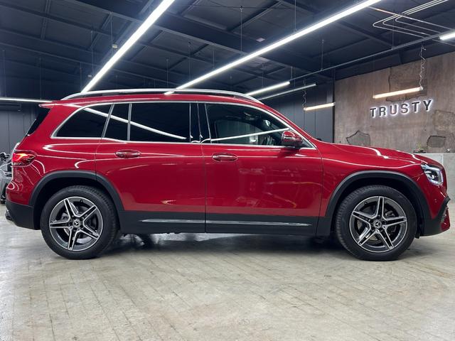 GLB GLB200d 4マチックAMGレザエクスクルシブP 新車保証 AMGライン AMGレザーエクスクルーシブパッケージ 赤×黒レザー パノラミックスライディングルーフ アドバンスドパッケージ GLB45仕様 パナメリカーナグリル 4本出しマフラーカッター(16枚目)