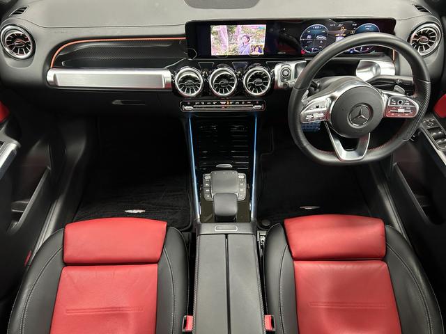 GLB GLB200d 4マチックAMGレザエクスクルシブP 新車保証 AMGライン AMGレザーエクスクルーシブパッケージ 赤×黒レザー パノラミックスライディングルーフ アドバンスドパッケージ GLB45仕様 パナメリカーナグリル 4本出しマフラーカッター(19枚目)