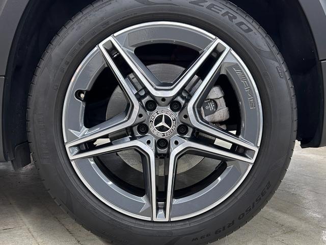 GLB GLB200d 4マチックAMGレザエクスクルシブP 新車保証 AMGライン AMGレザーエクスクルーシブパッケージ 赤×黒レザー パノラミックスライディングルーフ アドバンスドパッケージ GLB45仕様 パナメリカーナグリル 4本出しマフラーカッター(27枚目)