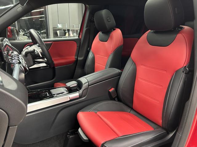 GLB GLB200d 4マチックAMGレザエクスクルシブP 新車保証 AMGライン AMGレザーエクスクルーシブパッケージ 赤×黒レザー パノラミックスライディングルーフ アドバンスドパッケージ GLB45仕様 パナメリカーナグリル 4本出しマフラーカッター(39枚目)